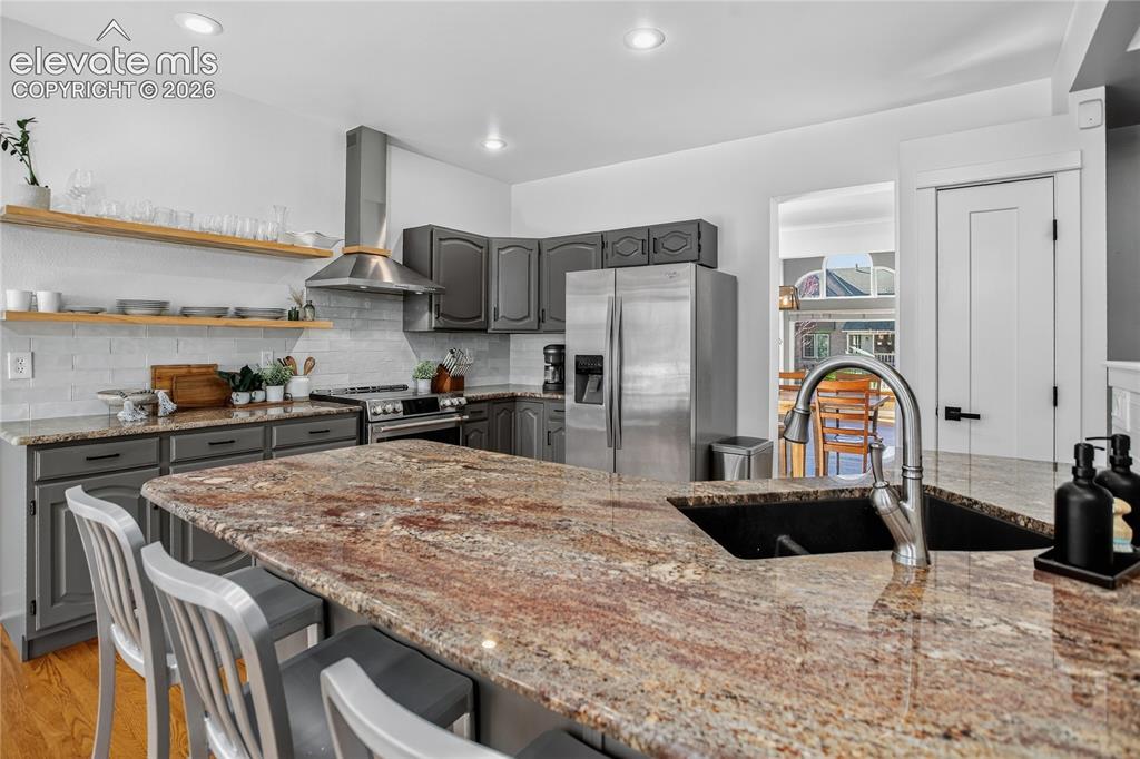 Image 16 of 47: Kitchen