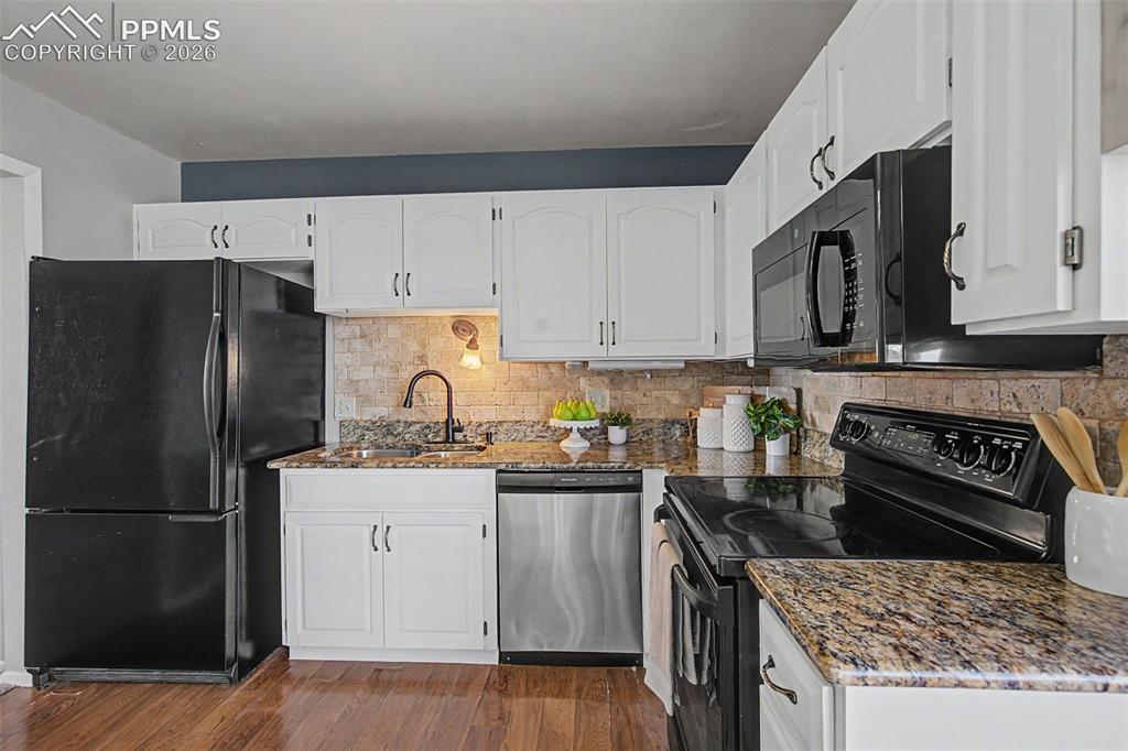 Image 12 of 46: Very functional space