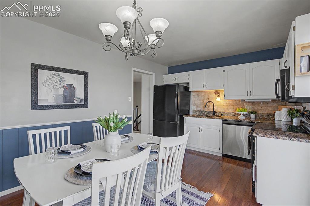 Image 14 of 46: Bright kitchen and dining