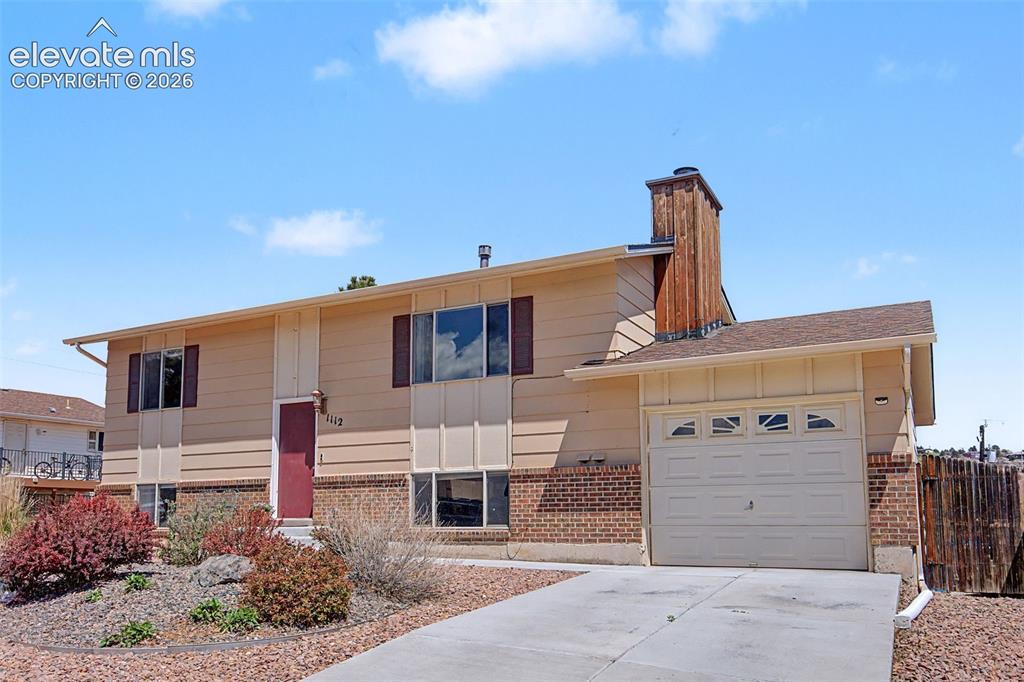 Image 6 of 46: Classic curb appeal