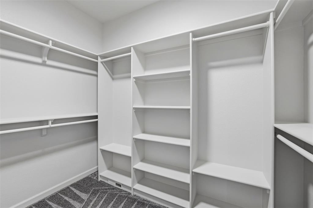 Image 22 of 50: Closet