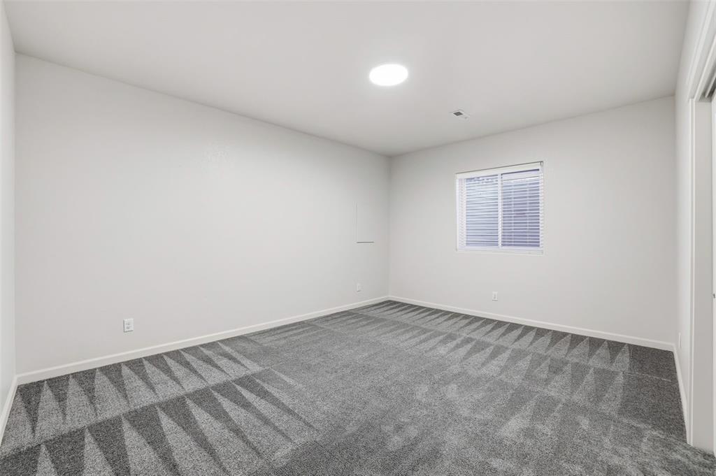 Image 28 of 50: Bedroom