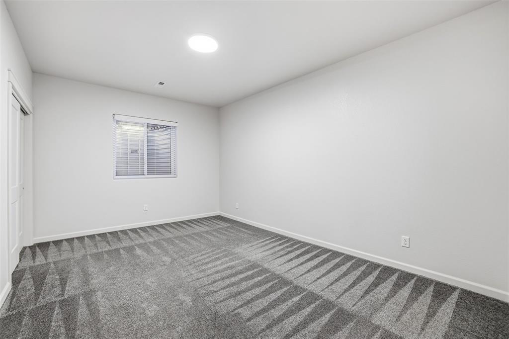 Image 30 of 50: Bedroom