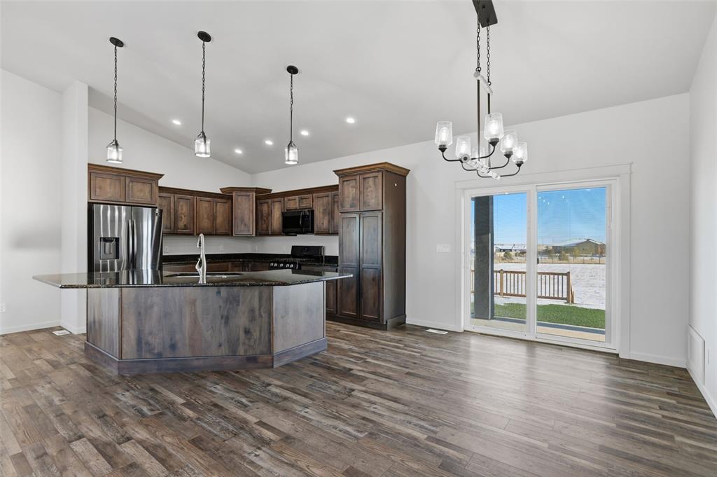 Image 9 of 50: Dining Area