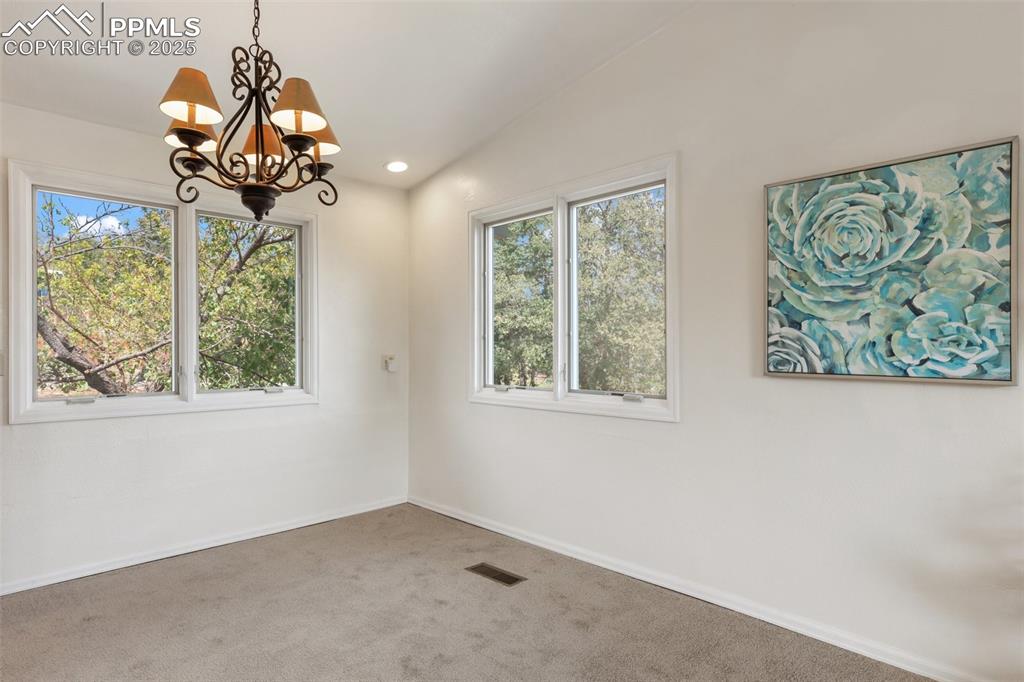 Image 12 of 50: Dining Area