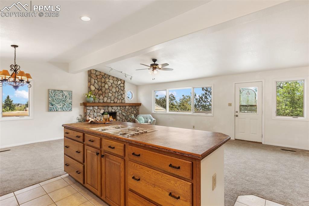 Image 16 of 50: Kitchen