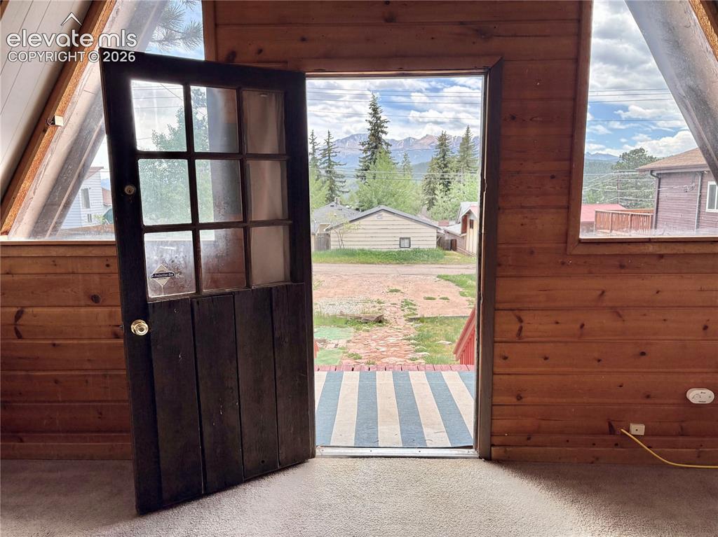 Image 19 of 19: Entry