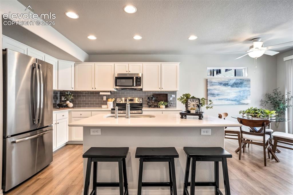 Image 16 of 49: Kitchen