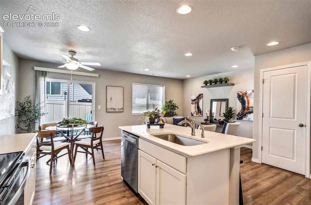 Image 18 of 49: Kitchen