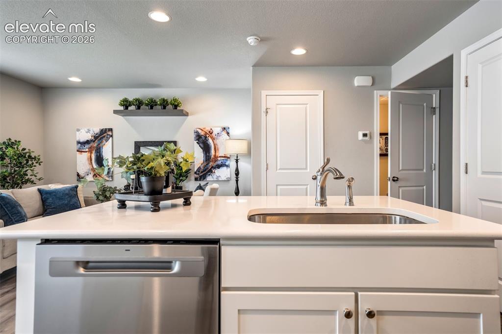 Image 19 of 49: Kitchen