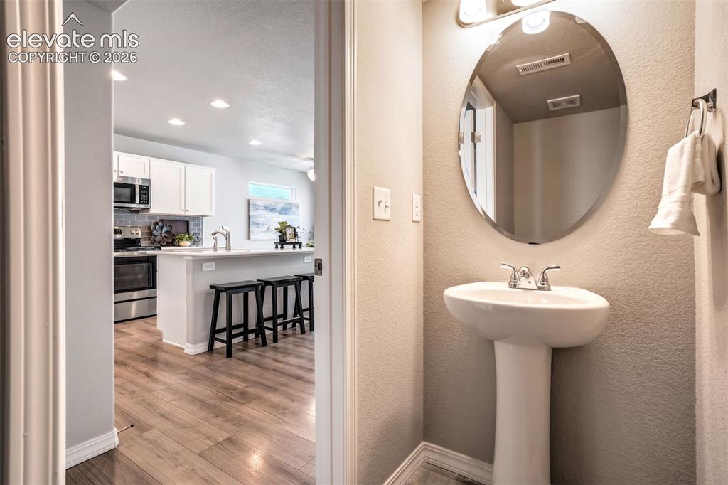 Image 7 of 49: Bathroom