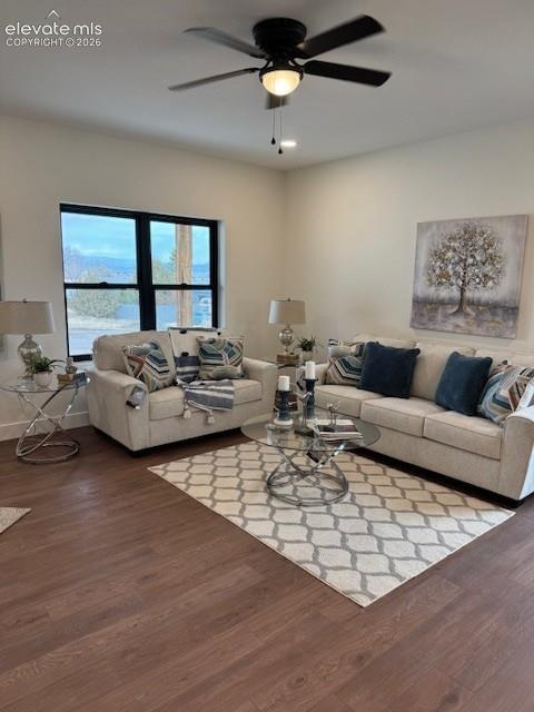 Image 3 of 18: Living Room