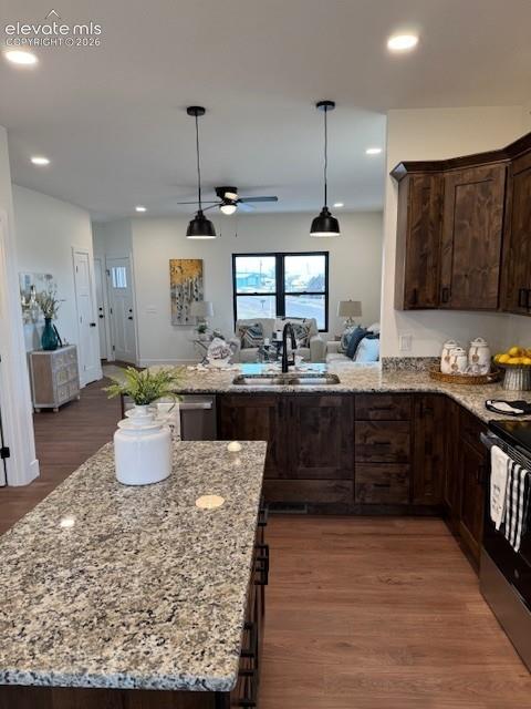 Image 4 of 18: Kitchen