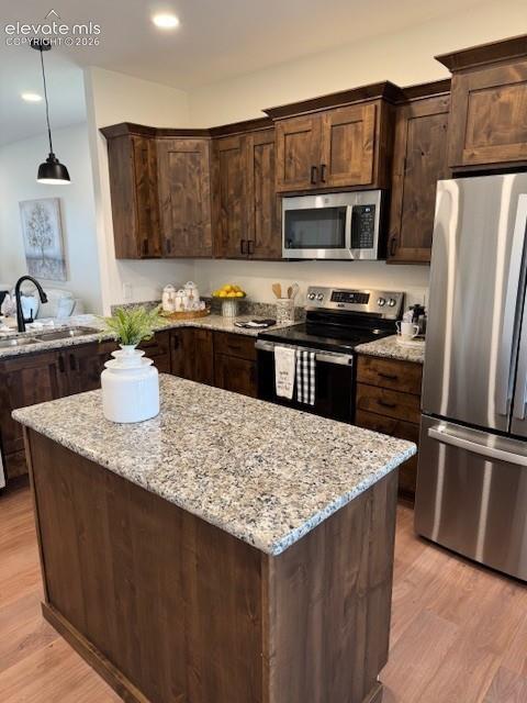 Image 5 of 18: Kitchen