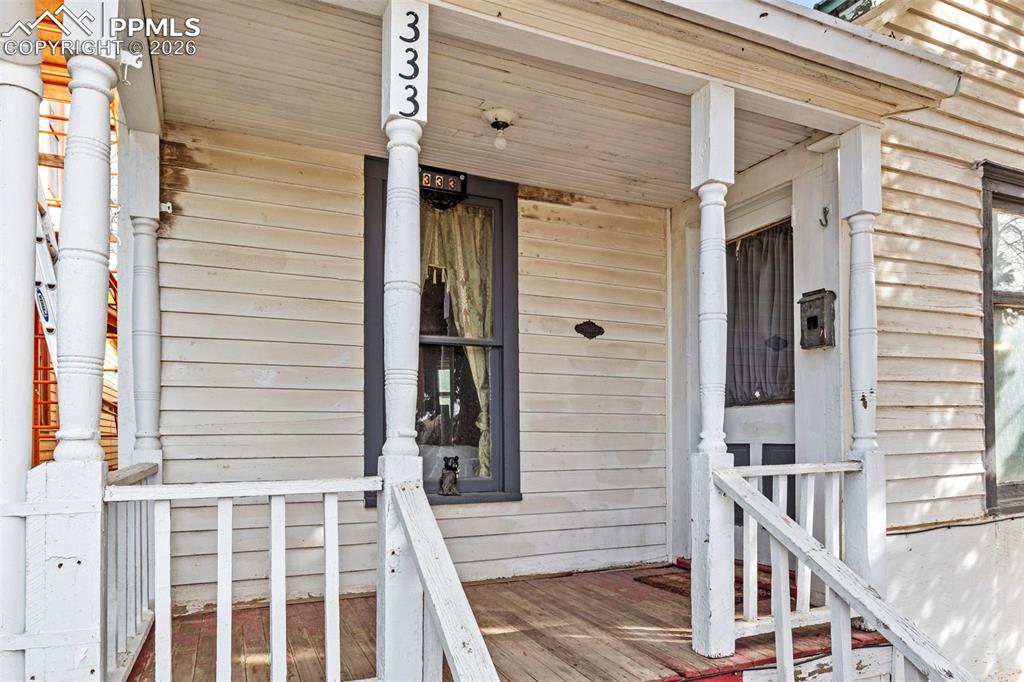 Image 3 of 30: Entry