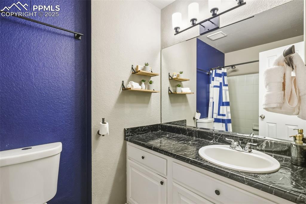 Image 12 of 24: Bathroom