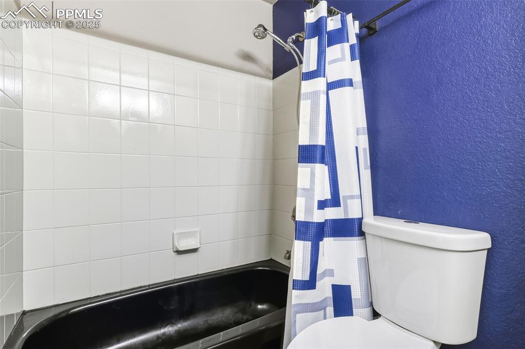 Image 13 of 24: Bathroom