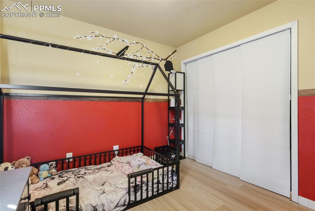 Image 15 of 24: Bedroom