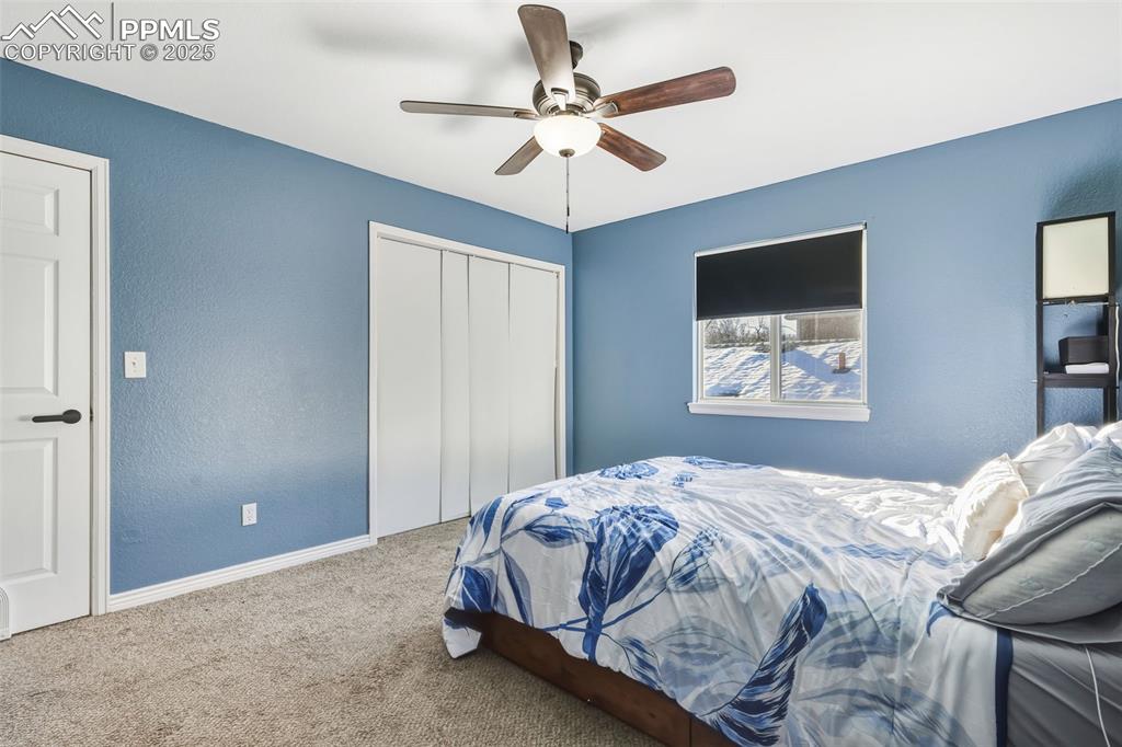 Image 7 of 24: Bedroom