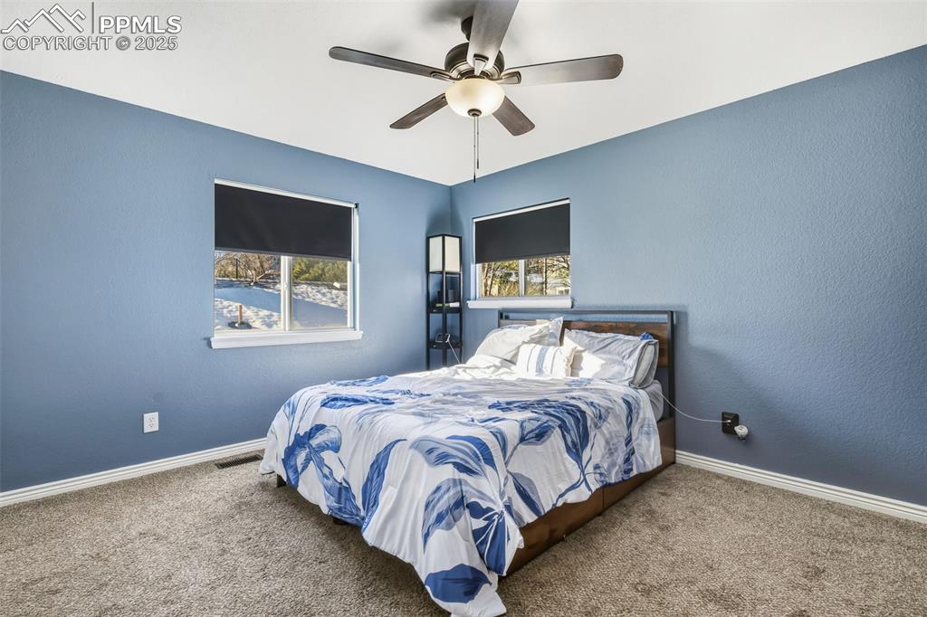 Image 8 of 24: Bedroom