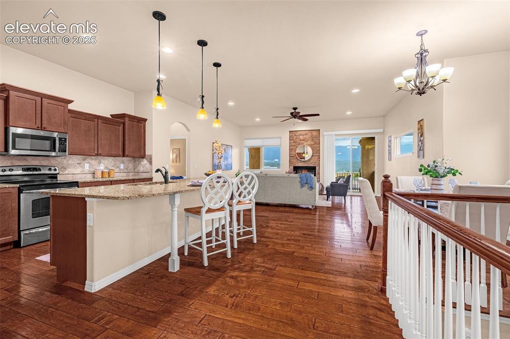 Image 11 of 46: Kitchen