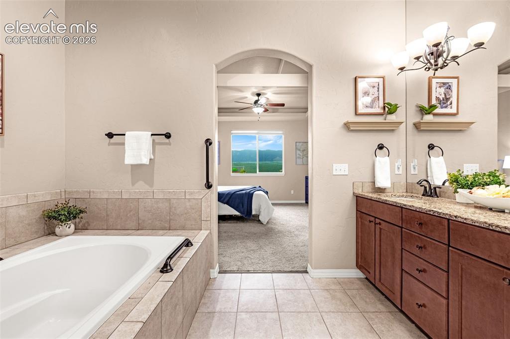 Image 19 of 46: Bathroom