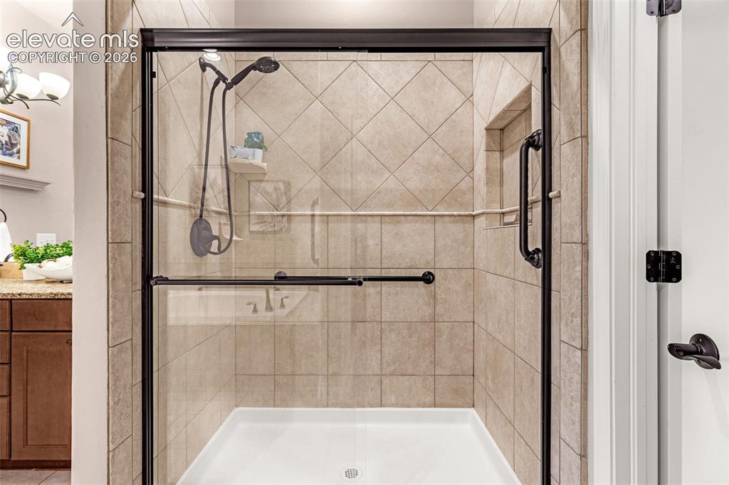 Image 20 of 46: Bathroom