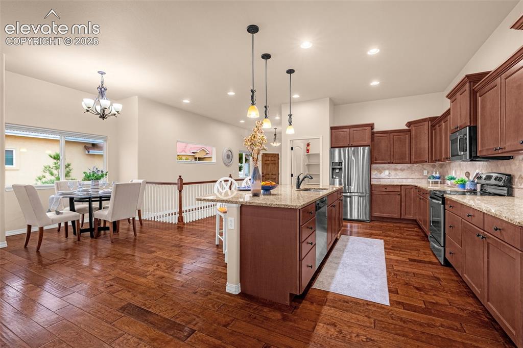 Image 7 of 46: Kitchen