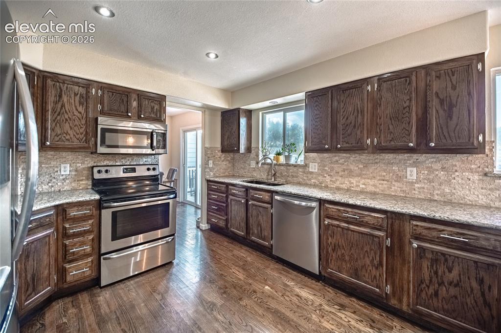 Image 10 of 45: Kitchen
