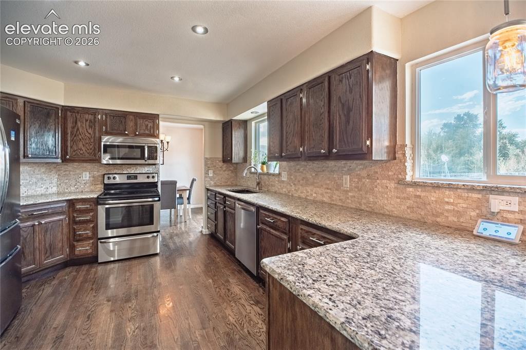 Image 11 of 45: Kitchen