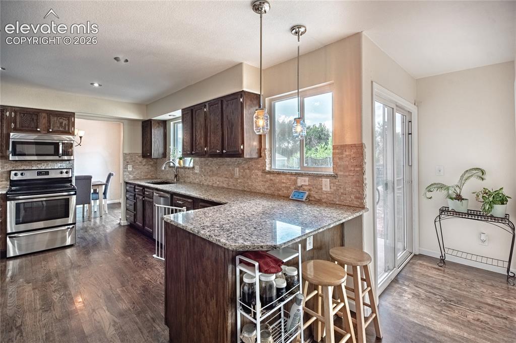 Image 12 of 45: Kitchen