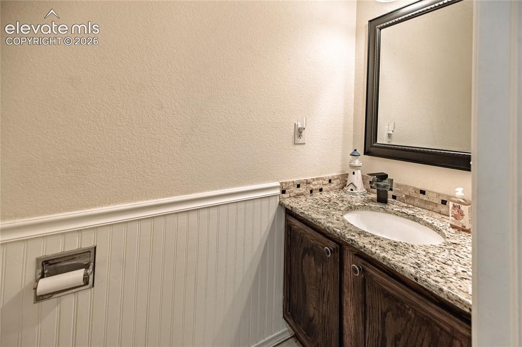 Image 13 of 45: Bathroom
