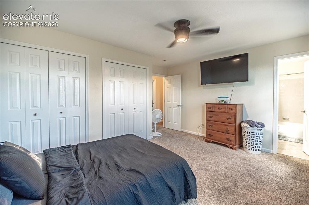 Image 18 of 45: Bedroom