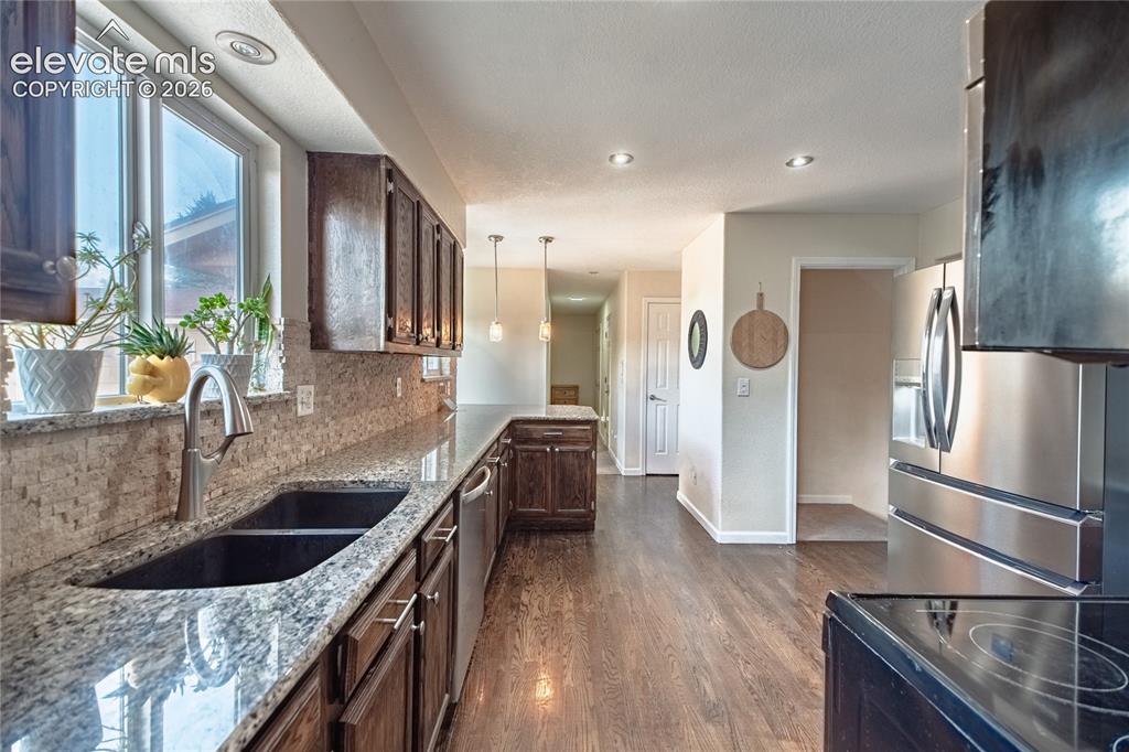 Image 9 of 45: Kitchen