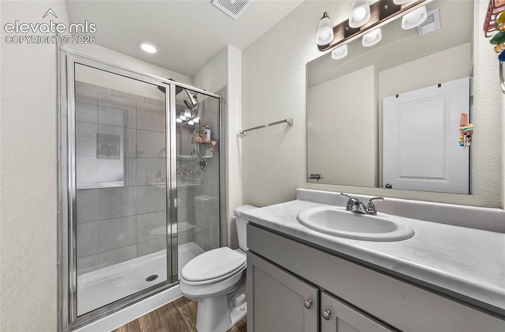 Image 12 of 16: Bathroom