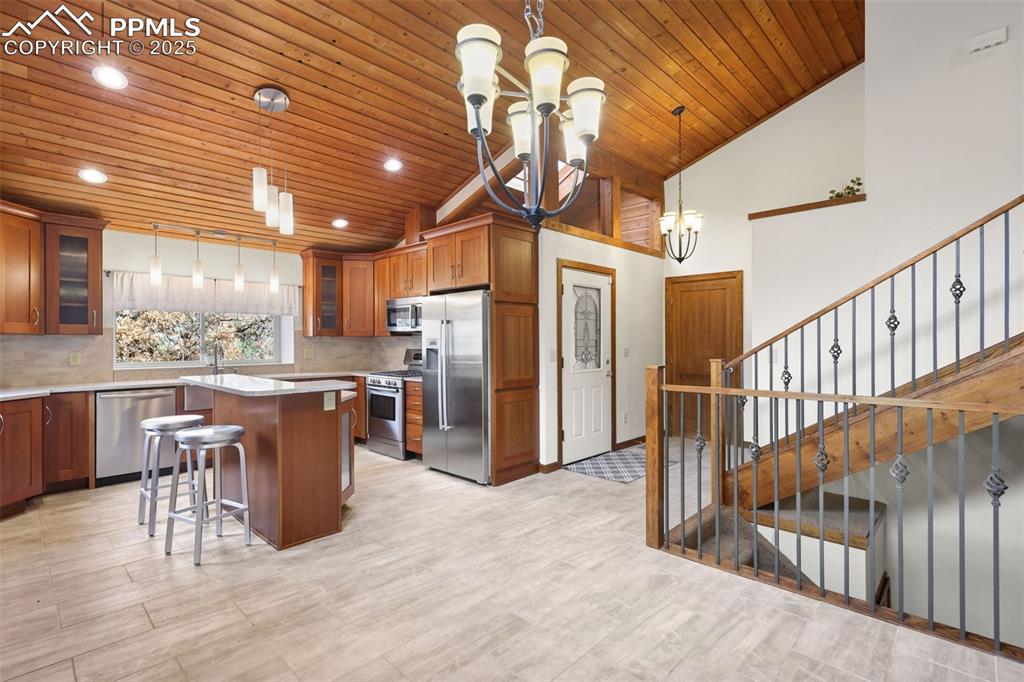 Image 23 of 50: Kitchen