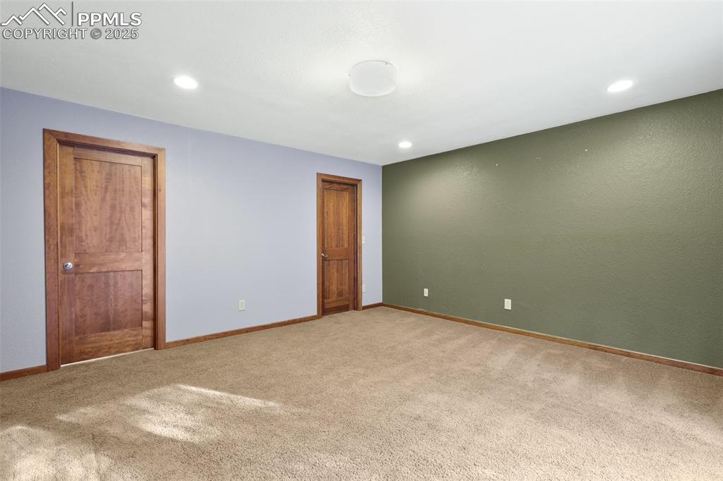 Image 32 of 50: Bedroom