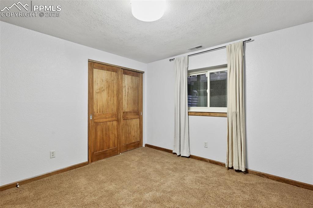 Image 40 of 50: Bedroom