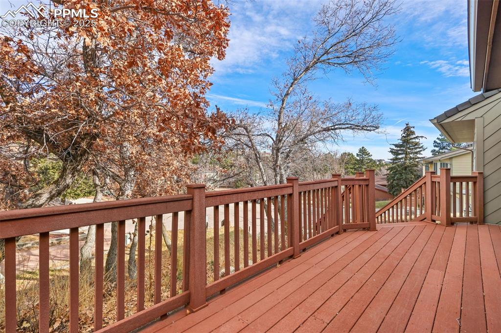 Image 44 of 50: Deck