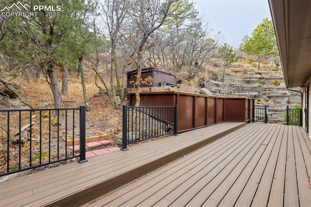 Image 46 of 50: Deck