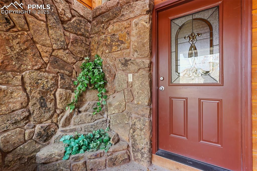 Image 9 of 50: Entry