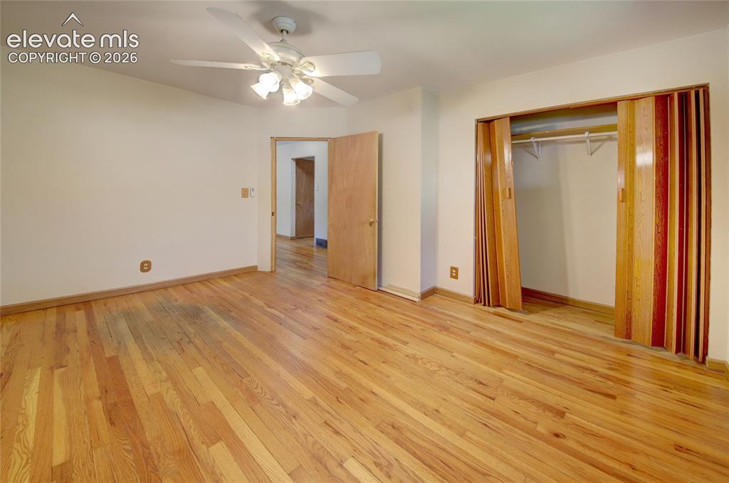 Image 11 of 30: Bedroom