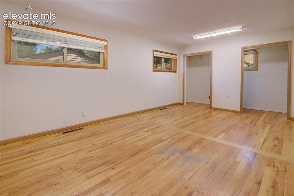 Image 12 of 30: Bedroom