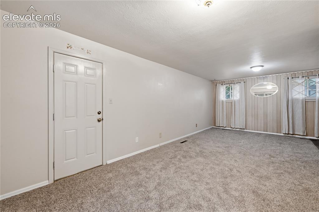 Image 13 of 32: Family Room