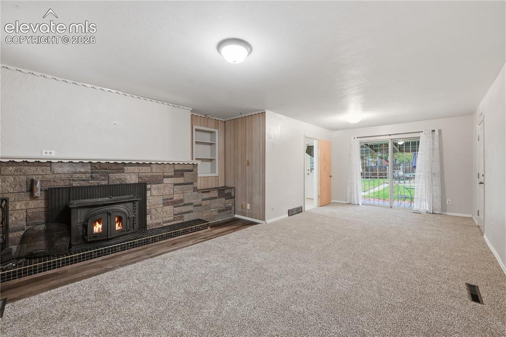 Image 16 of 32: Family Room