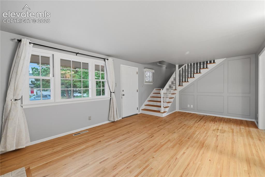 Image 7 of 32: Living Room