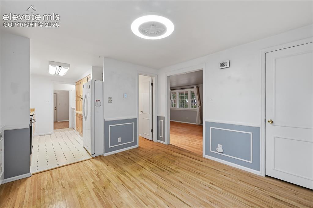 Image 9 of 32: Dining Area
