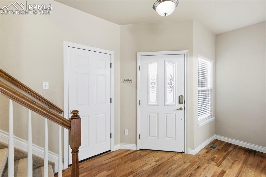 Image 4 of 34: Foyer