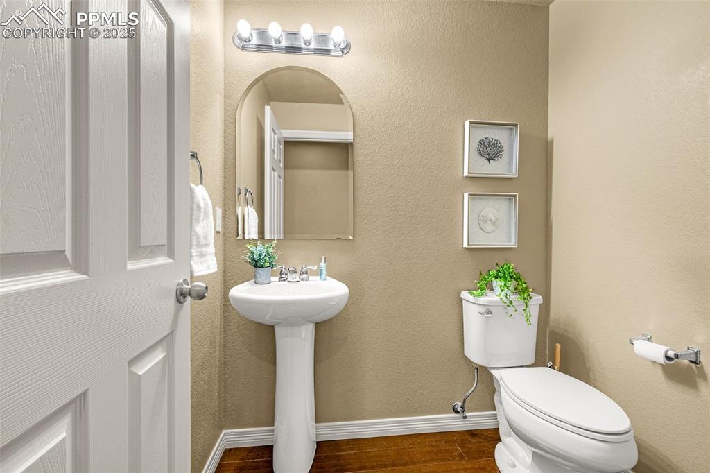 Image 19 of 39: Bathroom