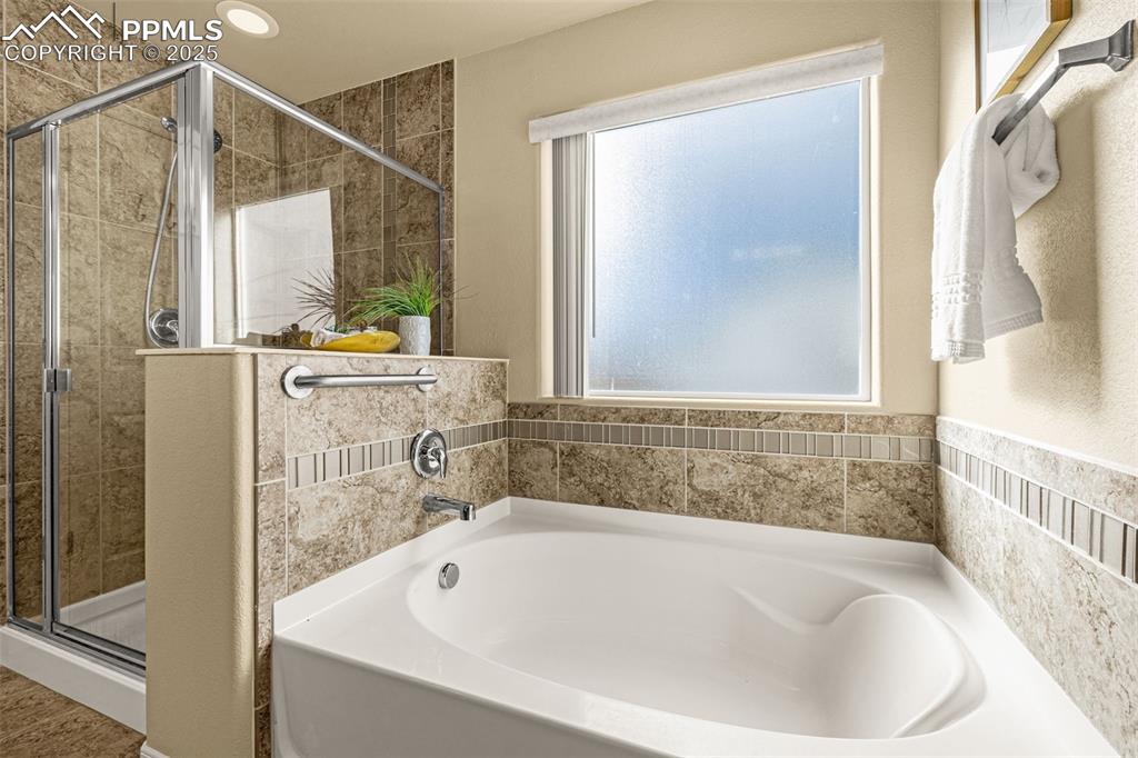 Image 29 of 39: Bathroom